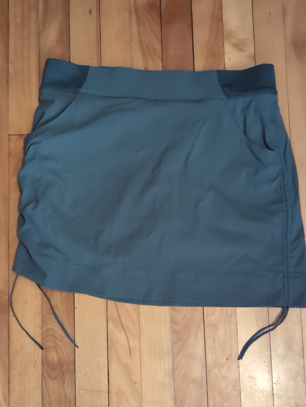 Columbia Omni-Shield Skort in  Teal Large. Adjustable Ties